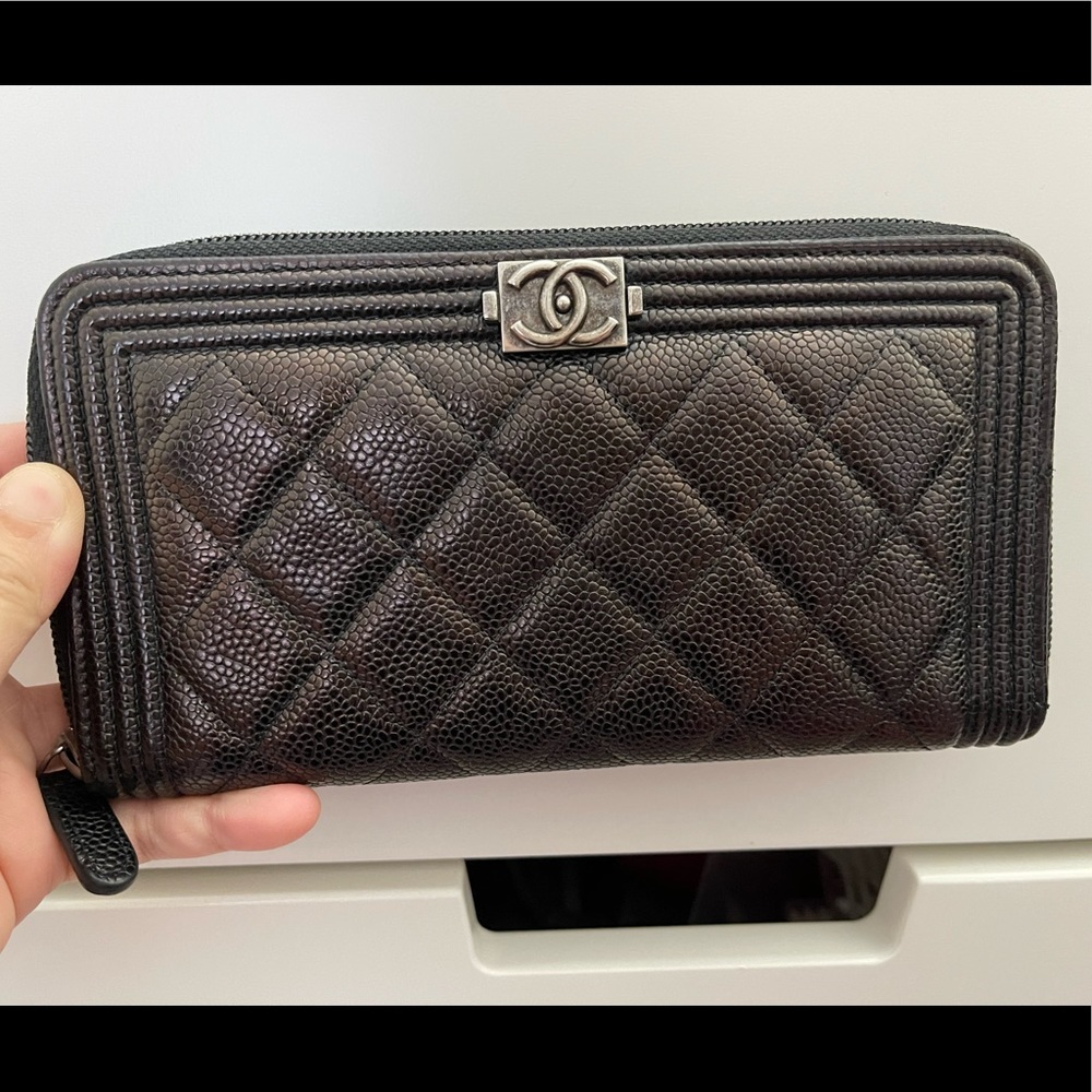 Authentic very good condition Chanel zip around wallet